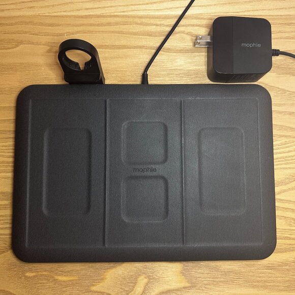 Wireless Charging Mat | Mophie 4-in-1 | For iPhone, AirPods, Watch, Samsung or G - Picture 1 of 6